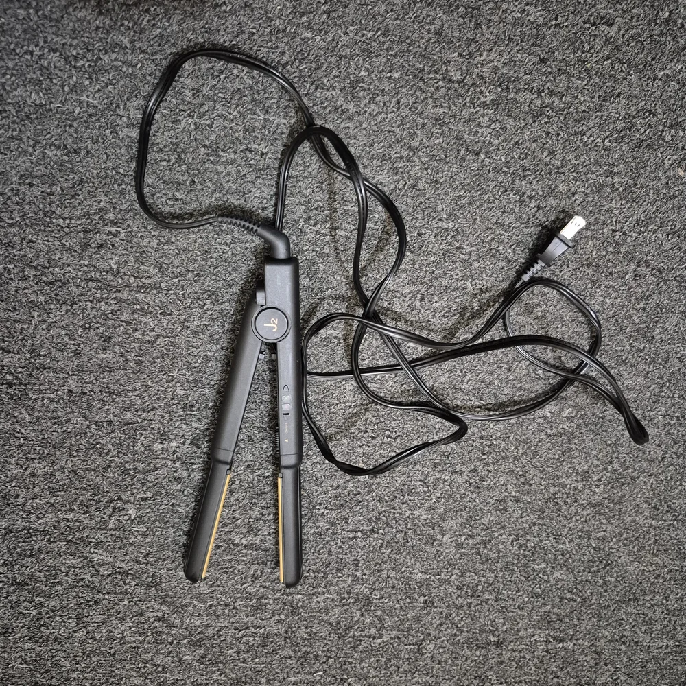 Backstage Black and Gold Hair Straightener